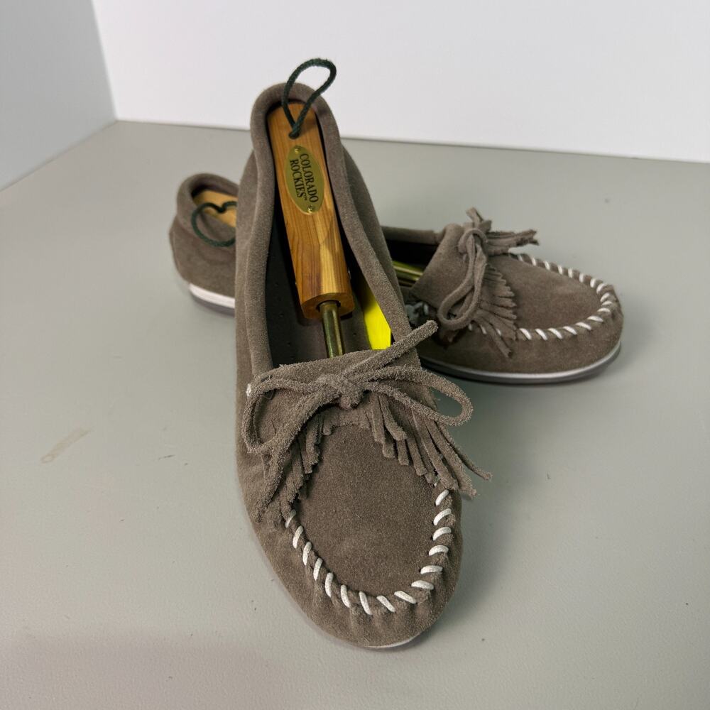 Minnetonka Kilty Moccasin Women Size 10 Gray Suede Fringe Slip On Loafers